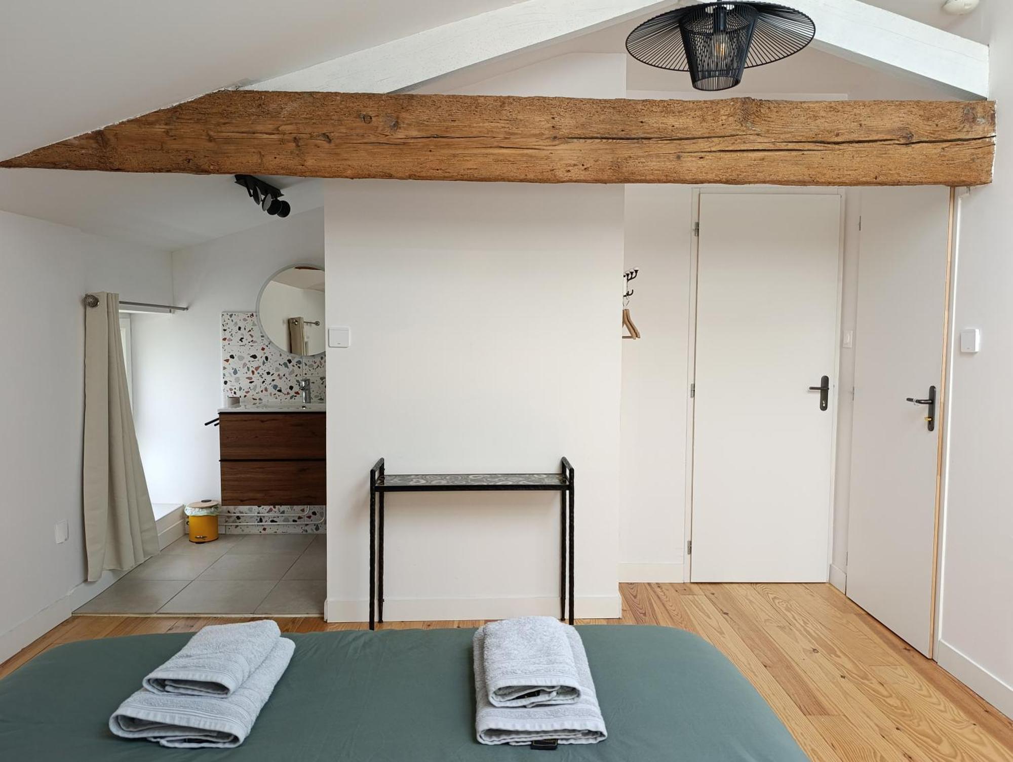 Maison Irondas Saint-Pierre-d'Aurillac Экстерьер фото